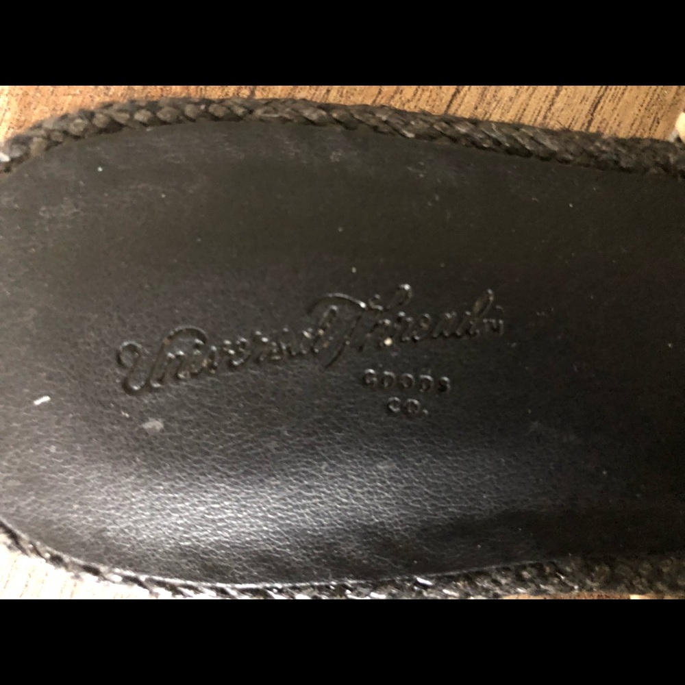 Universal Thread Sandals - image 3